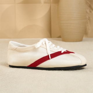 Flat shoes